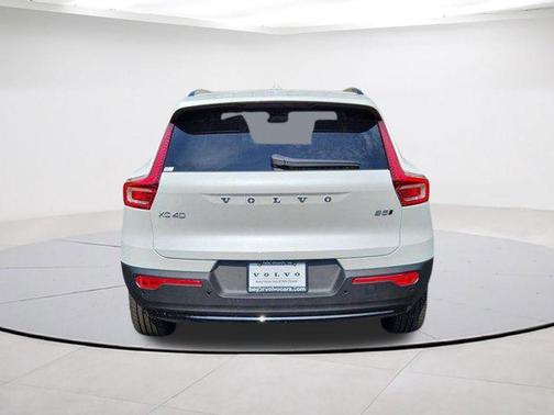 Crystal White 2026 Volvo XC40 B5 Plus