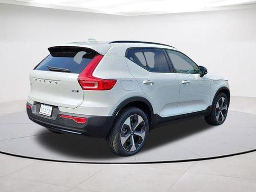 Crystal White 2026 Volvo XC40 B5 Plus