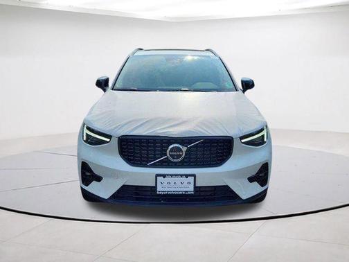 Crystal White 2026 Volvo XC40 B5 Plus