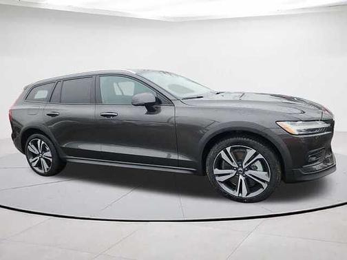 2025 Volvo V60 Cross Country Plus