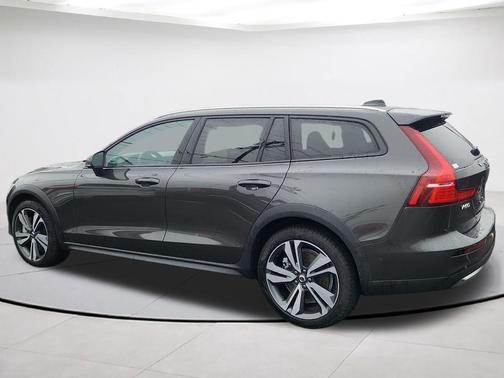 2025 Volvo V60 Cross Country B5 Plus