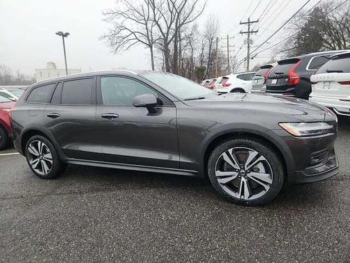 2025 Volvo V60 Cross Country Plus