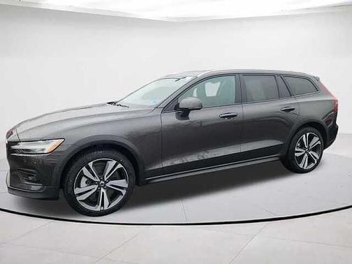 2025 Volvo V60 Cross Country Plus