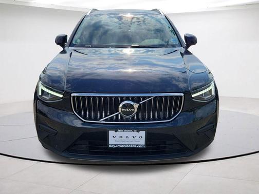 Onyx Black Metallic 2025 Volvo XC40 B5 Core Bright Theme