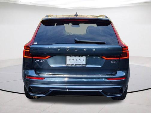 Denim Blue 2027 Volvo XC60 B5 Core