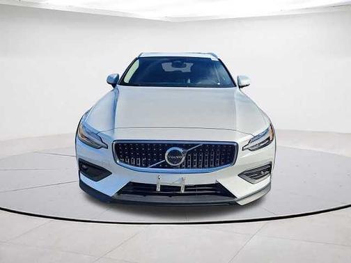 2025 Volvo V60 Cross Country Plus