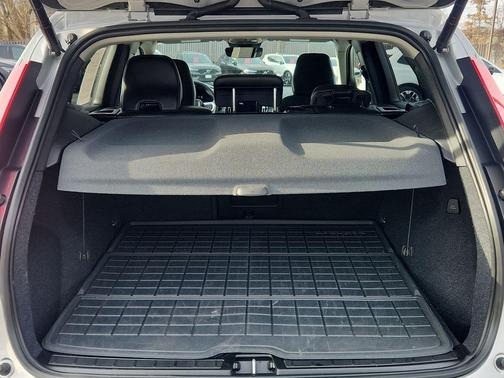 2023 Volvo XC40 B5 Plus Dark Theme