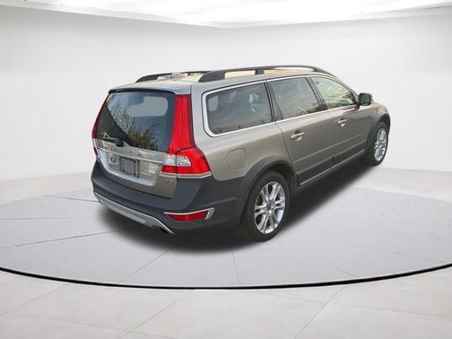 Sea Shell Metallic 2016 Volvo XC70 T5 Drive-E Premier