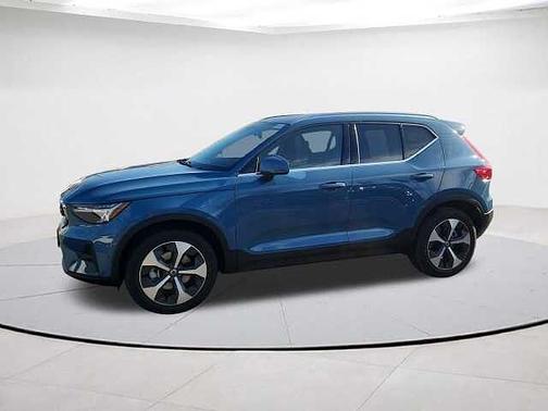 2025 Volvo XC40 Plus