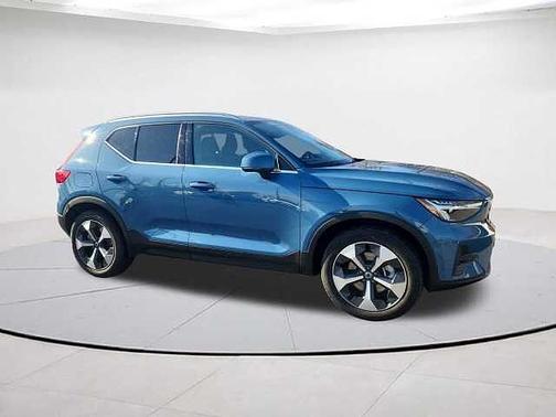 2025 Volvo XC40 Plus