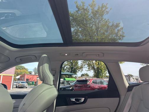 Denim Blue Metallic 2022 Volvo XC60 B6 Inscription