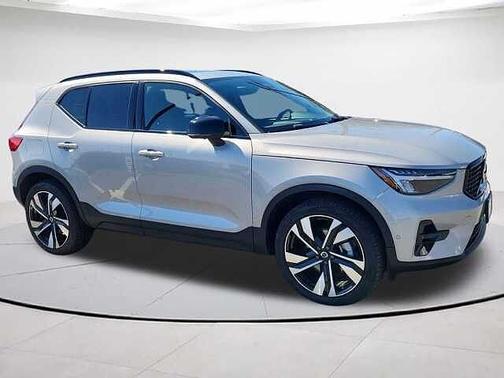 2025 Volvo XC40 Plus