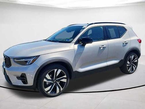 2025 Volvo XC40 Plus