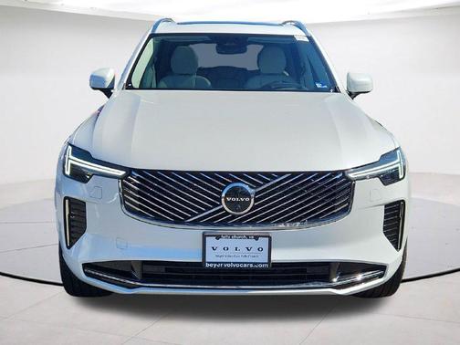 Crystal White Pearl 2026 Volvo XC90 B6 Ultra 7-Seater