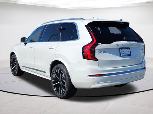 Crystal White Pearl 2026 Volvo XC90 B6 Ultra 7-Seater