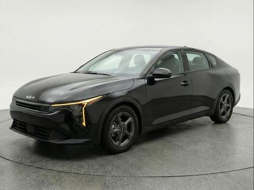 Aurora Black Pearl 2025 Kia K4 LXS
