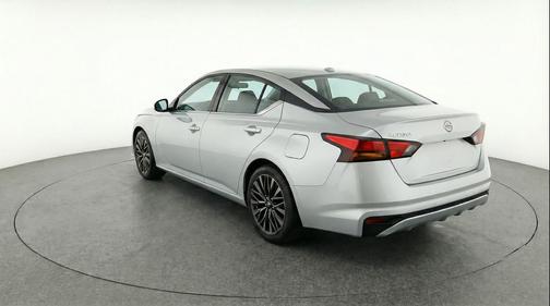 Brilliant Silver Metallic 2025 Nissan Altima SV FWD