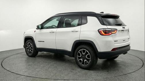 Bright White Clearcoat 2025 Jeep Compass Trailhawk