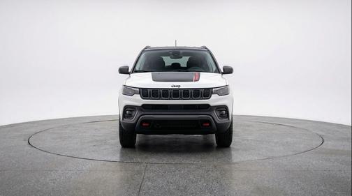 Bright White Clearcoat 2025 Jeep Compass Trailhawk