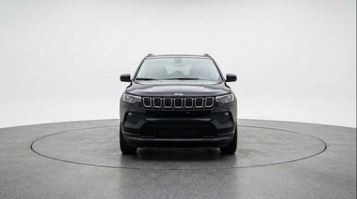 Diamond Black Crystal Pearlcoat 2025 Jeep Compass Latitude