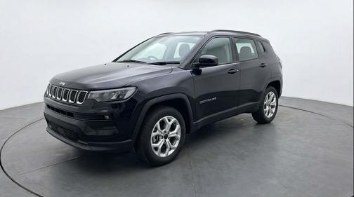 Diamond Black Crystal Pearlcoat 2025 Jeep Compass Latitude