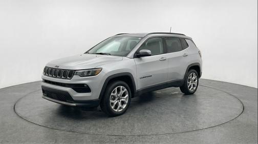 Silver Zynith Metallic Clearcoat 2025 Jeep Compass Latitude