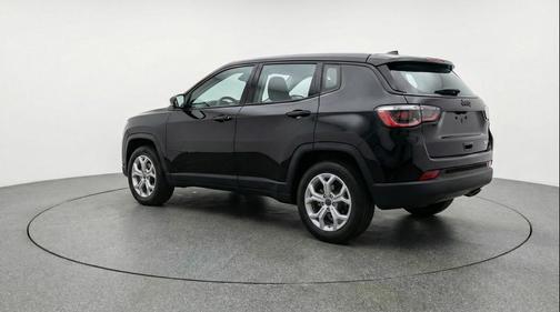 Diamond Black Crystal Pearlcoat 2025 Jeep Compass Latitude