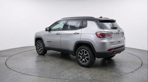 Silver Zynith Metallic Clearcoat 2025 Jeep Compass Trailhawk