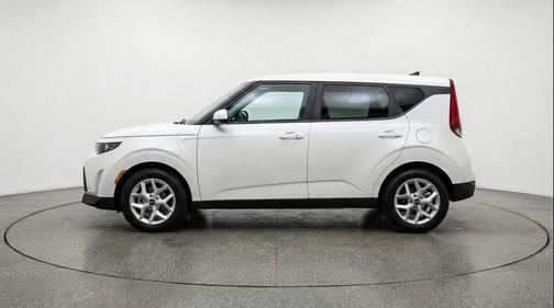 Snow White Pearl 2025 Kia Soul LX
