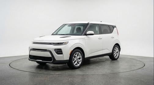 Snow White Pearl 2025 Kia Soul LX