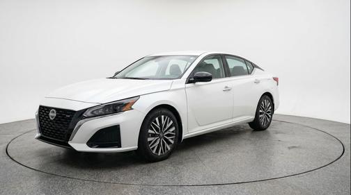 Glacier White 2025 Nissan Altima SV FWD