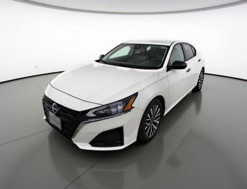 Glacier White 2025 Nissan Altima SV FWD