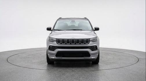 Silver Zynith Metallic Clearcoat 2025 Jeep Compass Limited