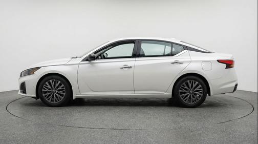 Glacier White 2025 Nissan Altima SV FWD