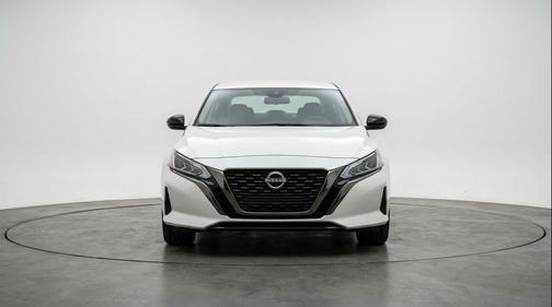 Glacier White 2025 Nissan Altima SV FWD