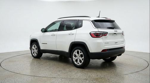 Bright White Clearcoat 2025 Jeep Compass Latitude
