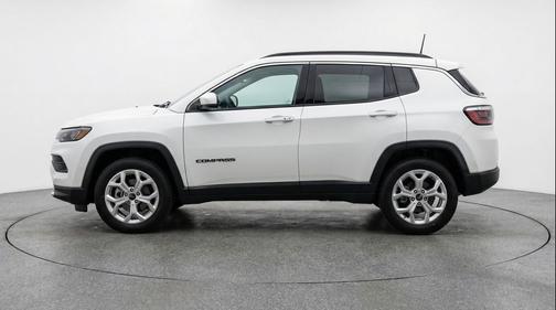 Bright White Clearcoat 2025 Jeep Compass Latitude
