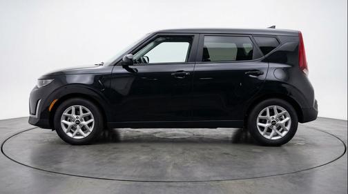Fusion Black 2025 Kia Soul LX