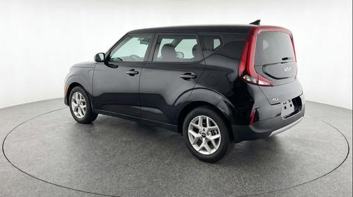 Fusion Black 2025 Kia Soul LX