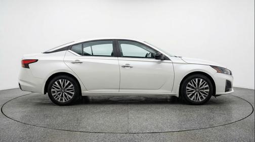 Glacier White 2025 Nissan Altima SV FWD