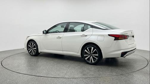 Glacier White 2025 Nissan Altima SV FWD