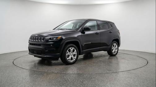 Diamond Black Crystal Pearlcoat 2025 Jeep Compass Latitude