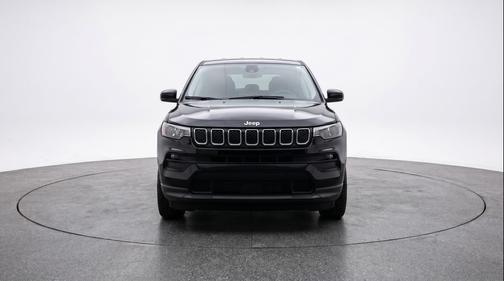 Diamond Black Crystal Pearlcoat 2025 Jeep Compass Latitude