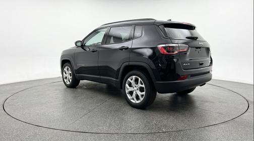 Diamond Black Crystal Pearlcoat 2025 Jeep Compass Latitude