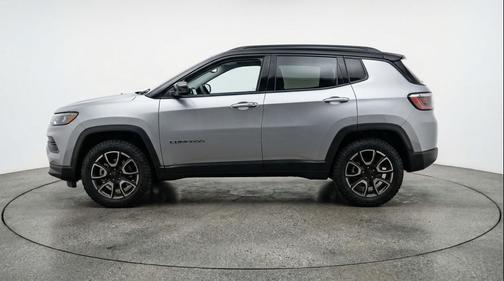 Silver Zynith Metallic Clearcoat 2025 Jeep Compass Trailhawk