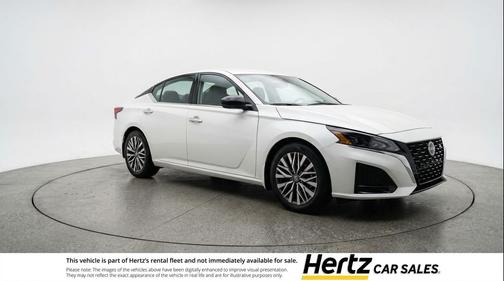 Glacier White 2025 Nissan Altima SV FWD