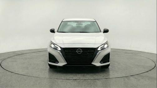 Glacier White 2025 Nissan Altima SV FWD