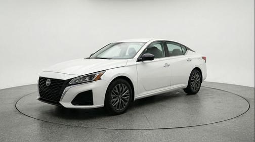 Glacier White 2025 Nissan Altima SV FWD