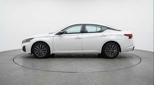 Glacier White 2025 Nissan Altima SV FWD
