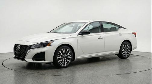 Glacier White 2025 Nissan Altima SV FWD
